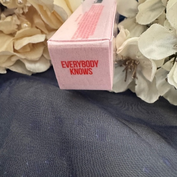 Jeffree Star Supreme Gloss Shade Everybody Knows (red/orange) - Picture 6 of 6